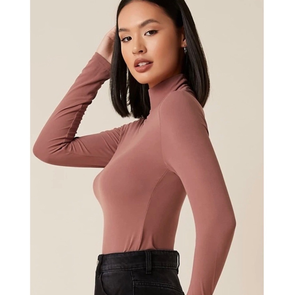 Basic High Neck Fitted Tee - Picture 4 of 6